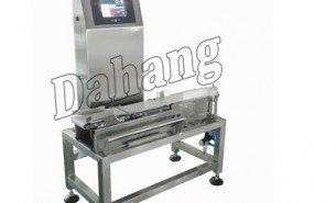 注塑塑膠件稱重機自動檢測出不符合重量標(biāo)準(zhǔn)塑料件