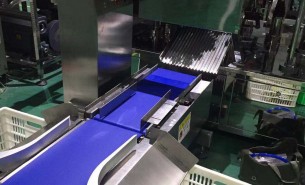 食品分級(jí)稱:雙撥桿自動(dòng)區(qū)分欠重、超重和合格品,精細(xì)化生產(chǎn)
